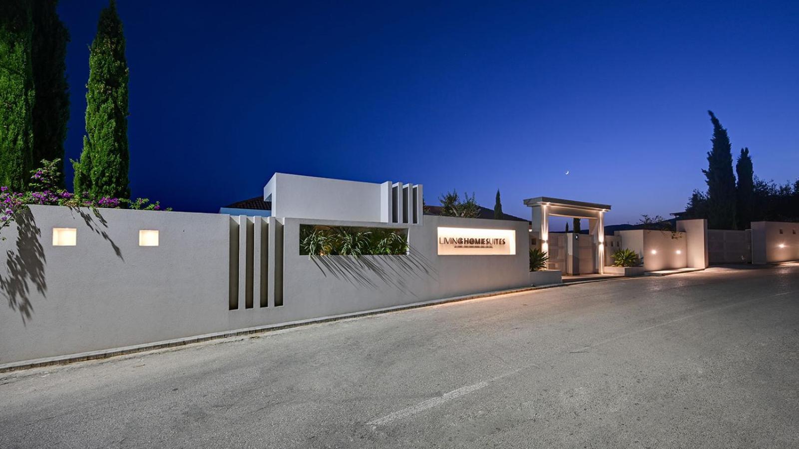 Livinghome Suites Parga Exterior photo
