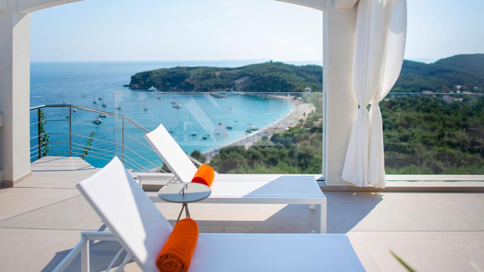 Livinghome Suites Parga Exterior photo